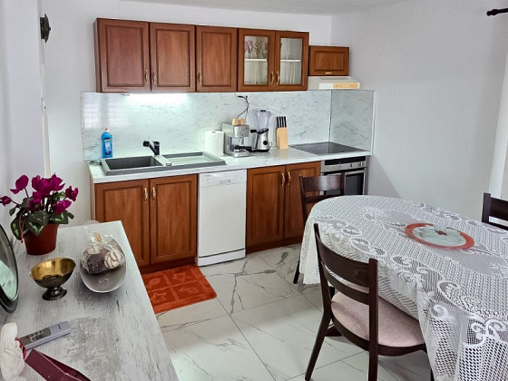 Maison meublée de 100 m² avec 2 chambres, terrain de 1560 m², à 20 minutes de Dobrich.