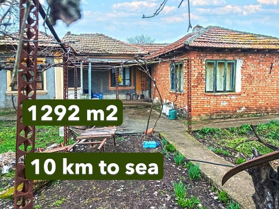 Maison de 98 m², 3 chambres, à rénover, terrain de 1292 m², village privilégié, à 10 km de la mer