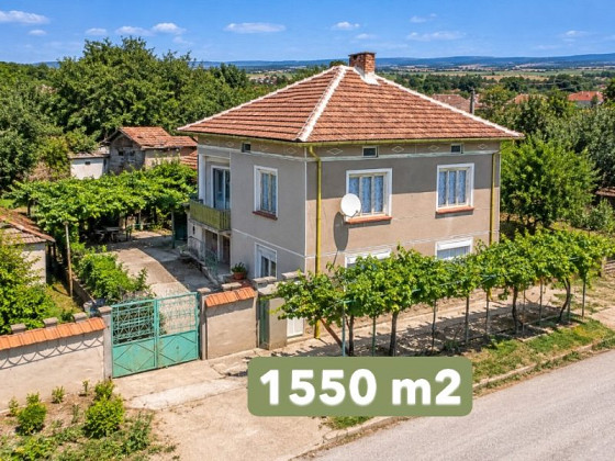 Maison meublée de 130 m², 5 pièces, jardin de 1550 m², Bulgarie centrale