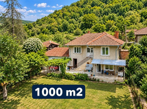 Меблированный дом с 4 спальнями, участок 1000 кв.м, престижное местоположение, живописный вид.