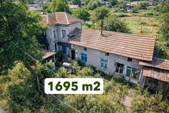 Maison de 100 m², terrain de 1695 m², à 15 km de la ville de Popovo