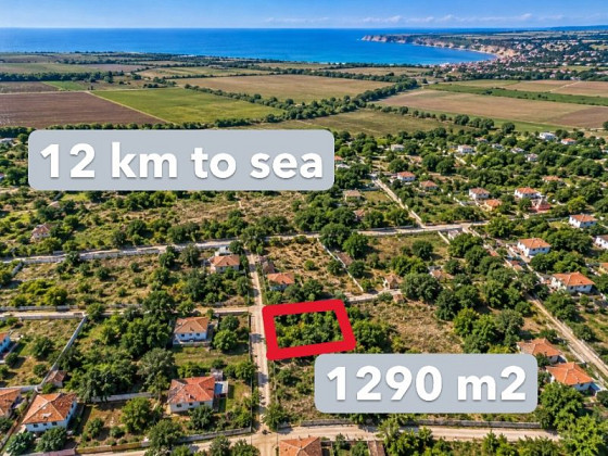 Участок под застройку площадью 1290 кв.м., вода и электричество на границе, 12 км до моря.