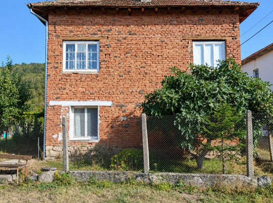 Дом площадью 120 кв.м, 4 спальни, участок 700 кв.м, 95 км до Софии.