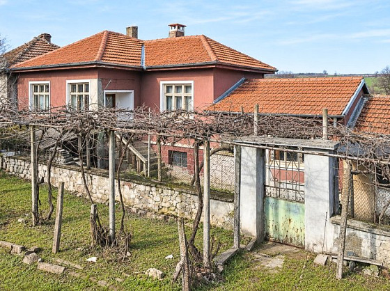 Maison de 100 m², toiture neuve, terrain de 750 m², sud de la Bulgarie