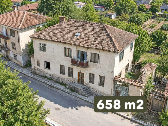 Старый дом, центр деревни, участок 658 кв.м, 7 км до Сандански.