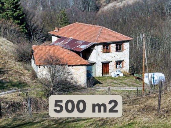 Maison en pierre de 270 m², terrain de 500 m², vue imprenable sur les montagnes des Rhodopes, à 30 km des villes de Rudozem et de Smolyan.