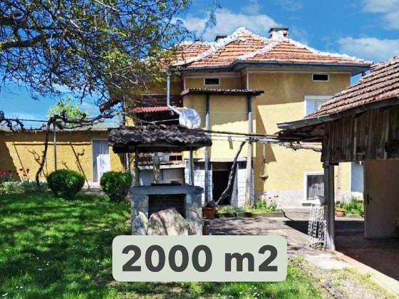Maison meublée de 85 m², terrain de 2000 m², zone montagneuse, à 20 km de la ville de Vratsa