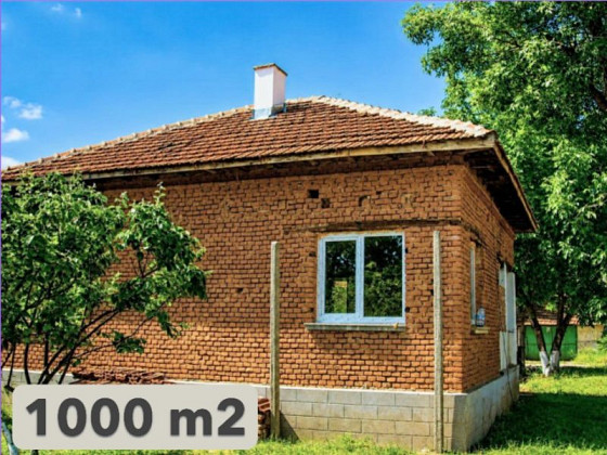 Дом площадью 80 кв.м, новая крыша, участок 1000 кв.м, деревня на сербской границе, 10 км до Дуная, 20 км до города Видин.