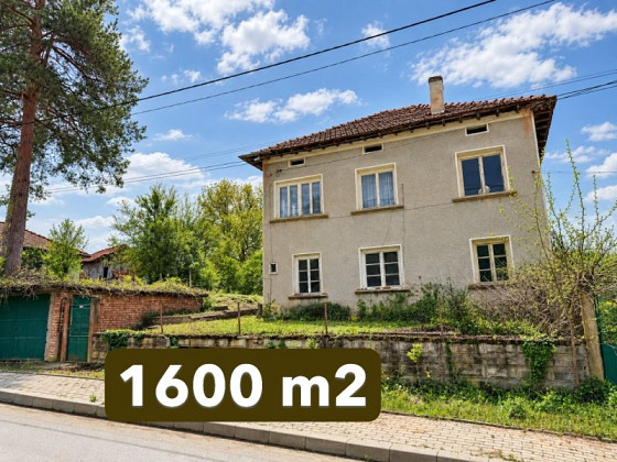 Дом площадью 130 кв.м, участок земли 1600 кв.м, 8 км до города Луковит.