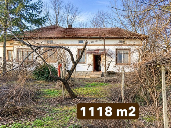 Maison de 90 m², terrain de 1118 m², à 20 km de la ville de Svishtov et du Danube.