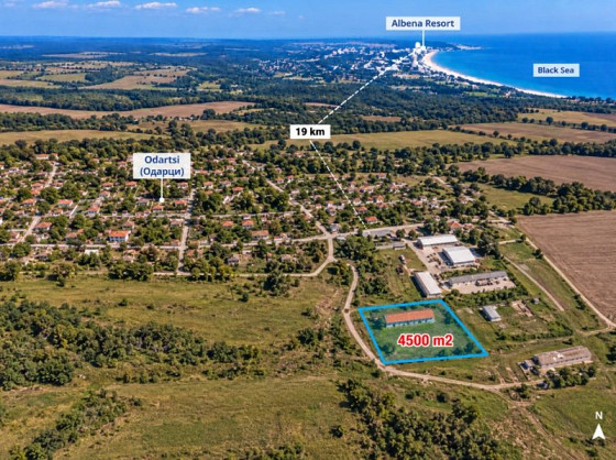 Bâtiment agricole de 480 m², terrain de 4 500 m², à 19 km de la station balnéaire d'Albena, en bord de mer.