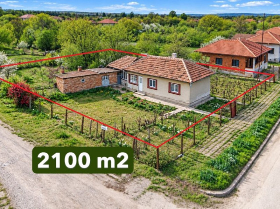 Дом площадью 90 кв.м, участок 2100 кв.м, 10 км до города Главиница, 15 км до Дуная.