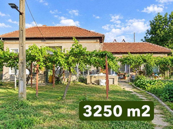 Maison rénovée de 160 m², terrain de 3250 m², à 10 km de la ville de Pavlikeni