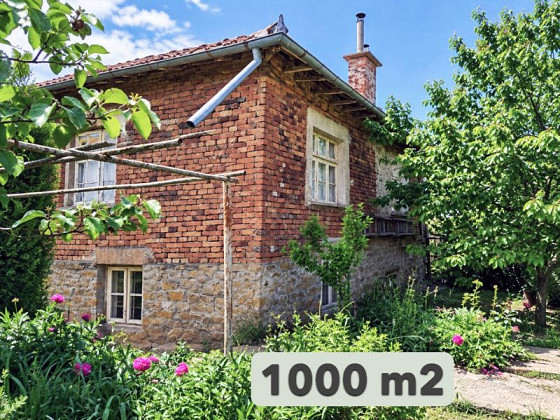 Maison de 80 m², terrain de 1000 m², à 10 km de la ville d'Antonovo
