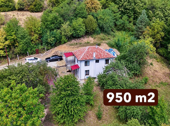 Maison rénovée de 100 m², terrain de 950 m², en montagne, vue panoramique, à 10 km de la ville de Tryavna