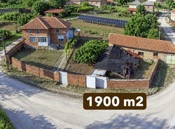 Maison de 150 m², terrain de 1900 m², à 5 km de la ville de Luybimets, à 20 km de la frontière grecque