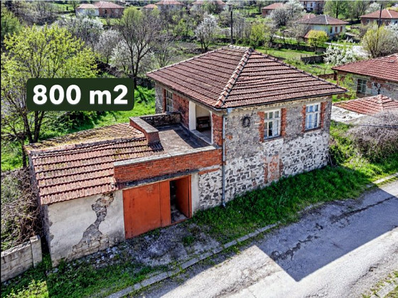 Maison de 120 m², terrain de 800 m², à 20 km de la ville de Dimitrovgrad