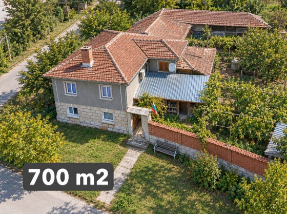Меблированный дом с 4 спальнями, участок 700 кв.м, район Русе.