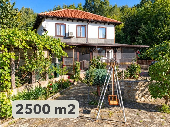 Maison authentique entièrement rénovée de 160 m², terrain de 2500 m², vue sur les montagnes, à 8 km de la ville de Tryavna