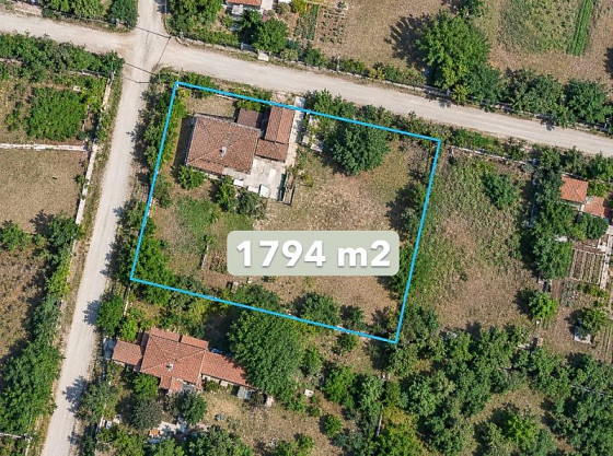 Дом площадью 90 кв.м с 2 спальнями, участок 1794 кв.м, 22 км до пляжей и моря.