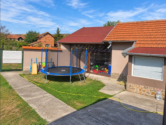 Maison rénovée de 100 m², terrain de 1000 m², à 7 km de la ville de Pleven