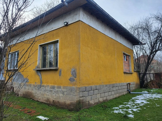 Отремонтированный двухкомнатный дом с новой крышей и ванной комнатой, регион Враца.