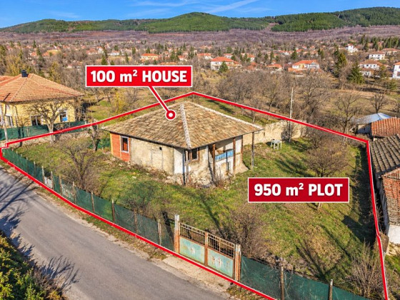 Maison de 100 m², rénovation commencée, toiture neuve, terrain de 950 m², à 15 km de la ville de Popovo