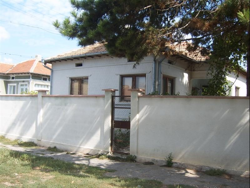 maison de 3 chambres, cuisine, salle de bains, terrain 1000 m², 37 km. de la mer Noire — photo 1