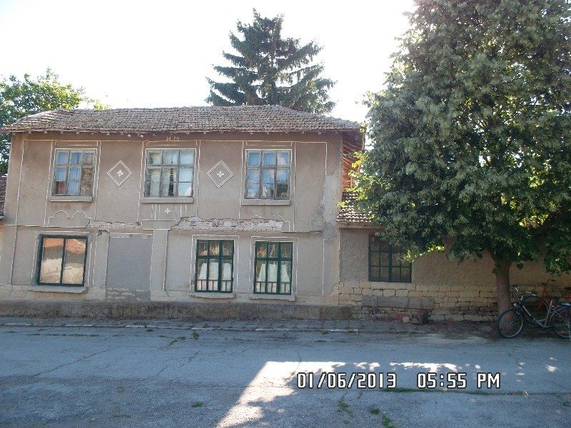 house on two floors, 4 rooms, basement, land 3000 sq.m., 22 km. from Shumen — photo 1