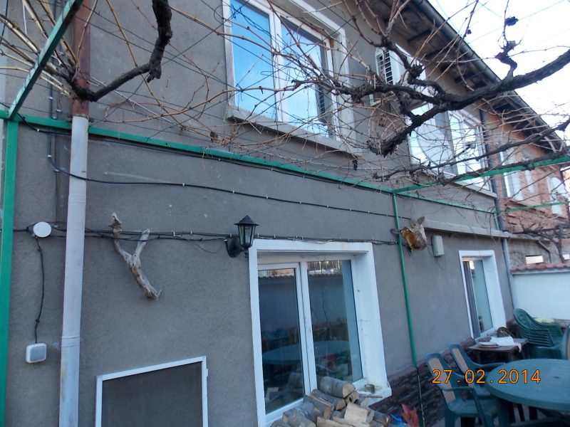 Большой дом, 3 спальни, местное отопление, маленький городок, недалеко от Пловдива — фото 2