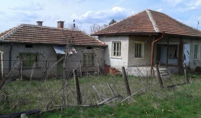 70 m² maison avec 3 chambres, 1450 m² de jardin, à proximité d'un grand lac, à 20 km de Montana