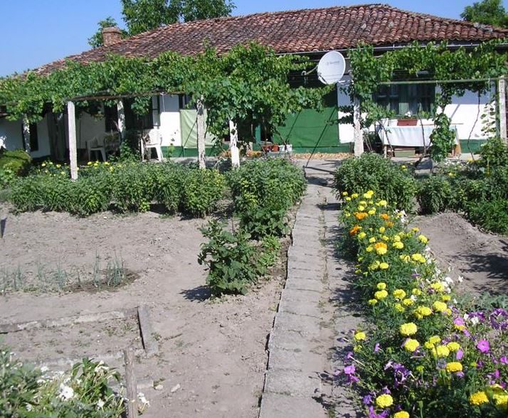 2 bedrooms house, 1100 sq.m. garden, 57 km. to Varna — photo 1