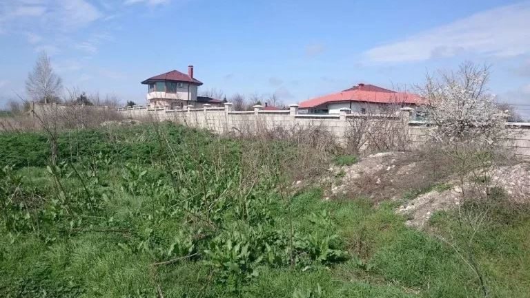 Земельный участок площадью 1000 кв.м. под застройку, в регуляции, в 2,5 км от пляжа — фото 3