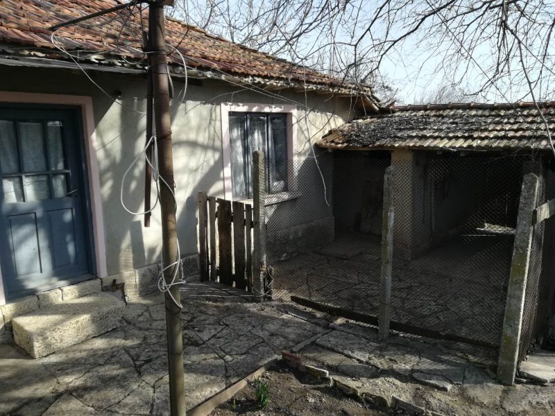 2 bedrooms house, 1500 sq.m. plot, 35 km. to Dobrich — photo 2