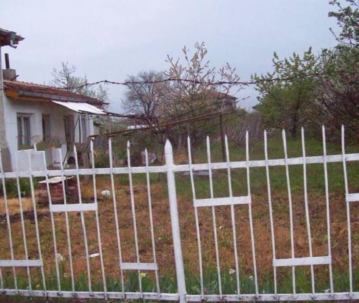 Дом с 3 спальнями, 800 кв.м., в городе, 15 км до моря — фото 2
