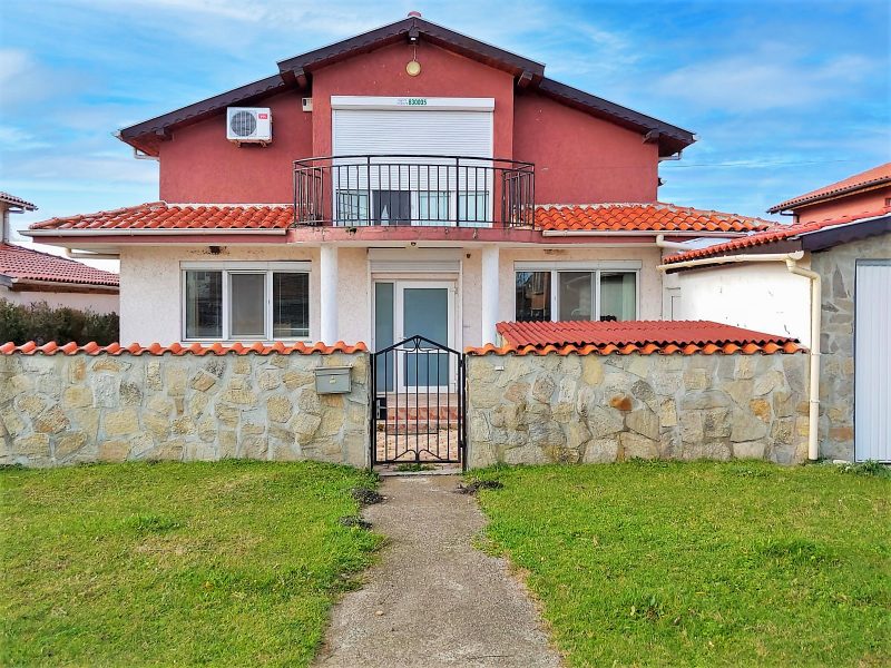 Меблированный дом 205 кв.м с бассейном, 835 кв.м сад, 20 км до Бургаса и моря — фото 2