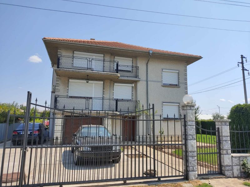 трехэтажный дом площадью 400 кв.м. двор 1300 кв.м. — фото 3