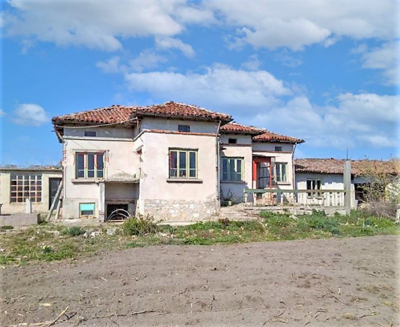 90 sqm house, 1000 sqm land, great vilage, 15 km to sea — фото 1