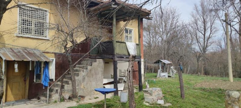 2-этажная вилла с сараем и двором 1500 кв.м. в уютной деревне 1 час до Софии, Болгария — фото 2