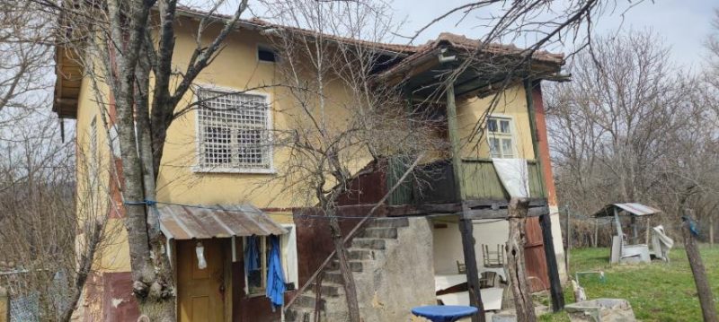 2-этажная вилла с сараем и двором 1500 кв.м. в уютной деревне 1 час до Софии, Болгария — фото 3