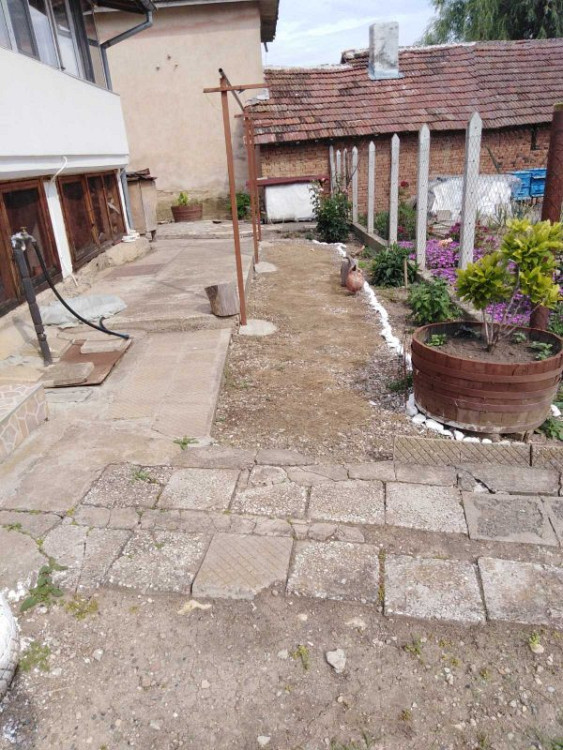 PRIX RÉDUIT ! Magnifique propriété rénovée comprenant deux maisons entièrement meublées et un jardin paysager. — photo 3