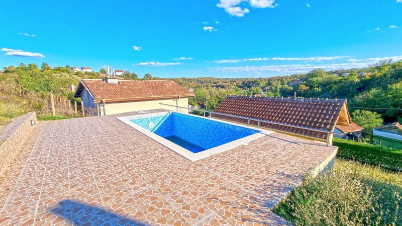 Maison meublée de 100 m², terrain de 1560 m², piscine, 15 km de la mer — photo 2