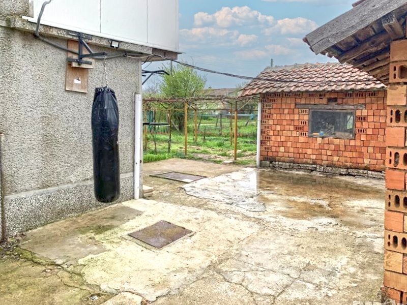 80 кв.м. отремонтированный меблированный дом, 1300 кв.м. земли, 25 км до моря — фото 3