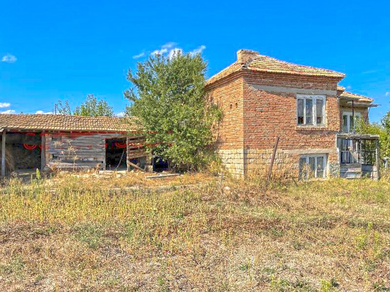 Maison de 125 m² à rénover, 5100 m², terrain à 60 km de la mer — photo 2