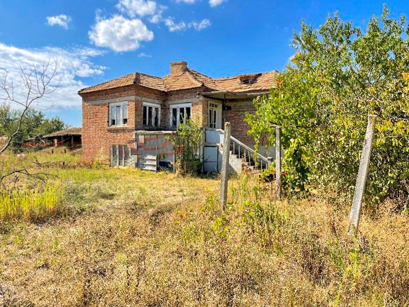 Maison de 125 m² à rénover, 5100 m², terrain à 60 km de la mer — photo 3