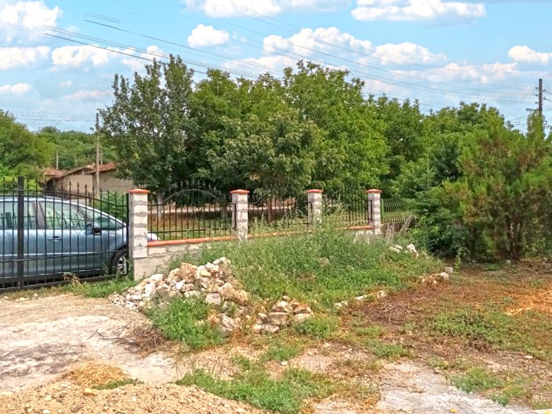150 sqm renovated one-storey house, 1270 sqm land, in small town, 15 km to Danube — фото 1