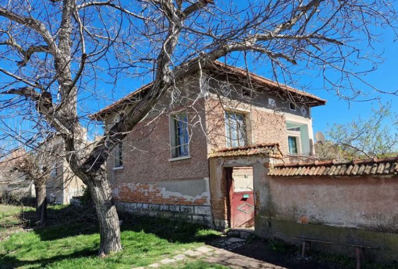 Maison de village massive de plain-pied avec une cour de 1100 m². 30 km de Vratsa, Bulgarie — photo 2