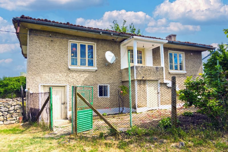 Maison en pierre meublée de 130 m², 3 chambres, terrain de 1020 m², grange en pierre, dépendances, village privilégié, à 30 km de la mer — photo 2