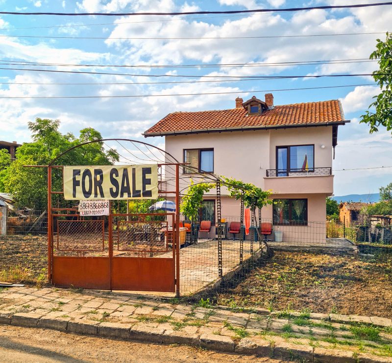 Maison meublée de 200 m², terrain de 680 m², à 6 km de Sunny Beach