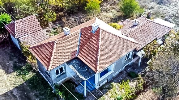 Дом 100 кв.м., новая крыша, новые окна, земельный участок 12 соток, большой поселок. — фото 1